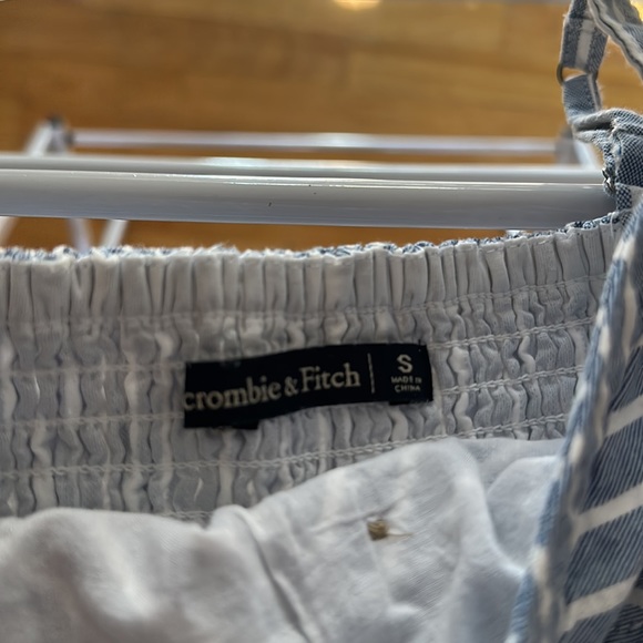 Blue and white striped crop tank top - Picture 3 of 3